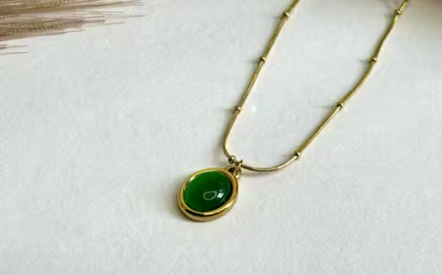 Emerald Glow Pendant Necklace