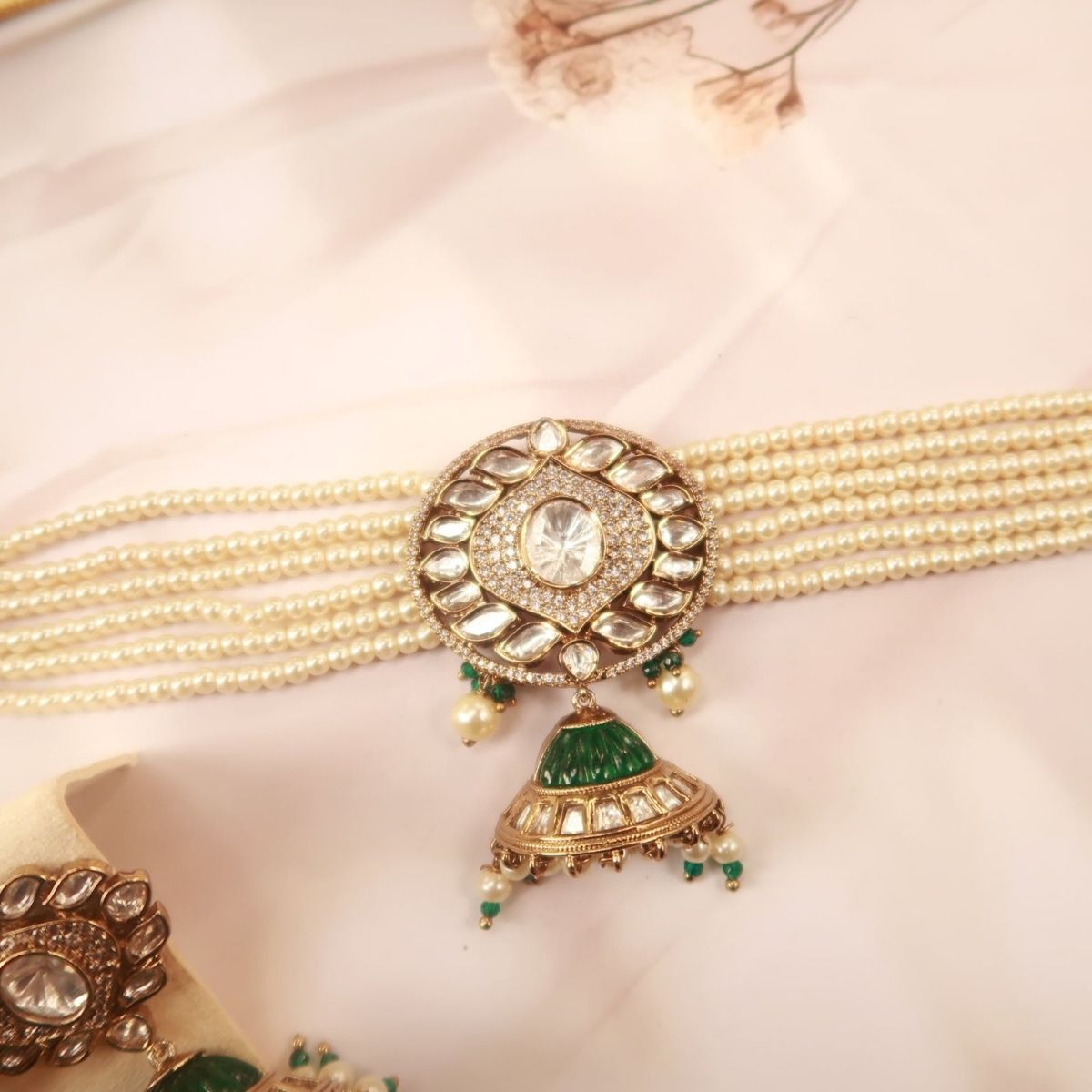 Regal Emerald Pearl Choker Set