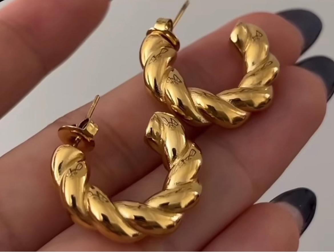 Gold swirl hoop earrings