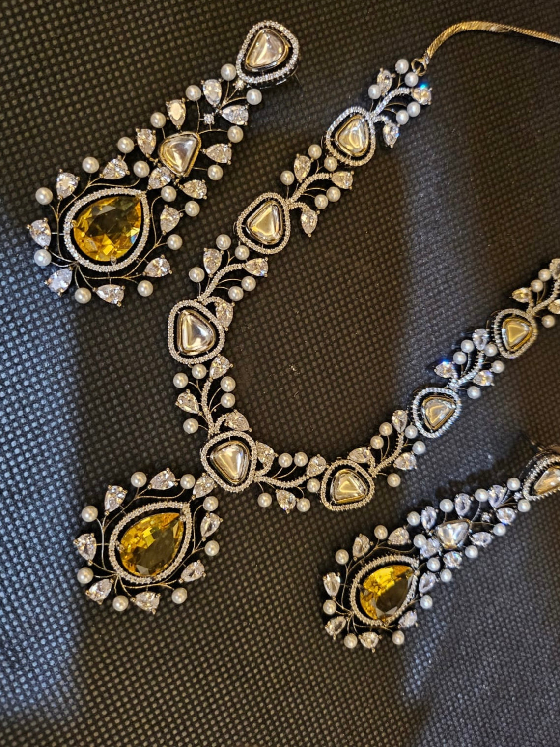 Regal Radiance Kundan set