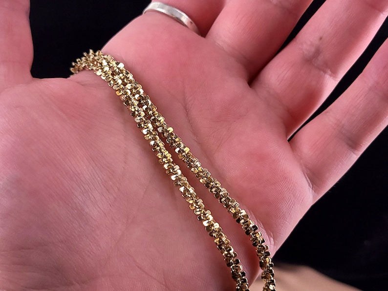 سلسلة ذهبية أنيقة