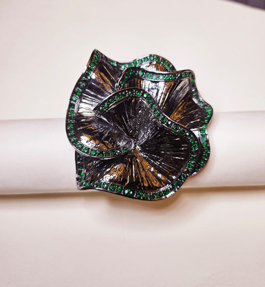 Black rose with emerald trim