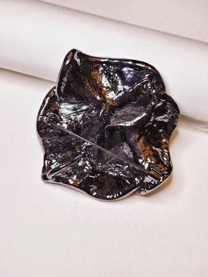 Black rose with emerald trim