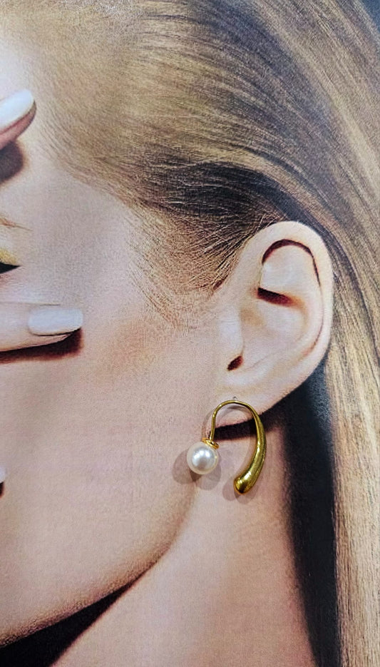 Pearl Arc Elegance Earring