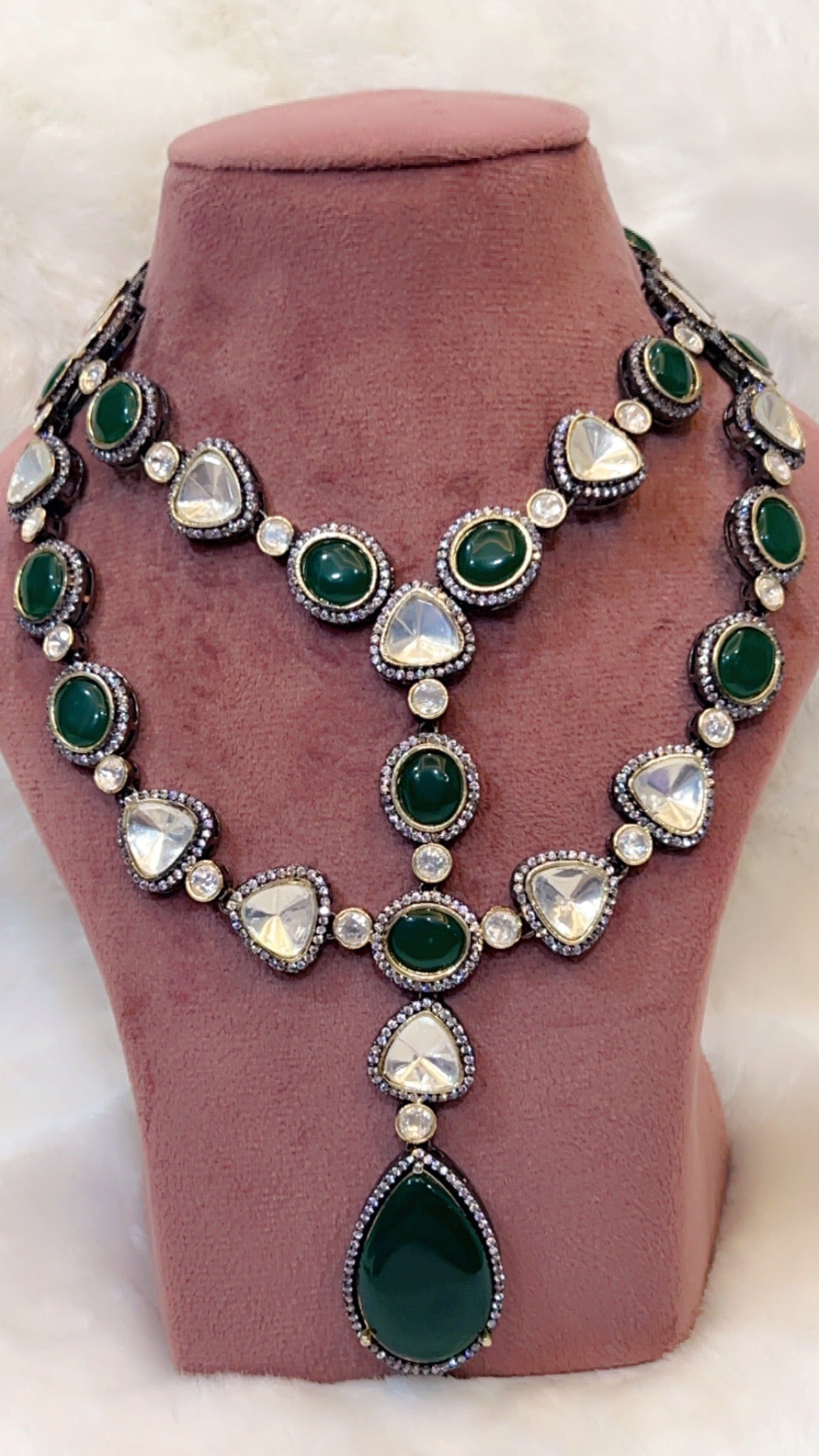 Emerald Elegance Royal Necklace Set