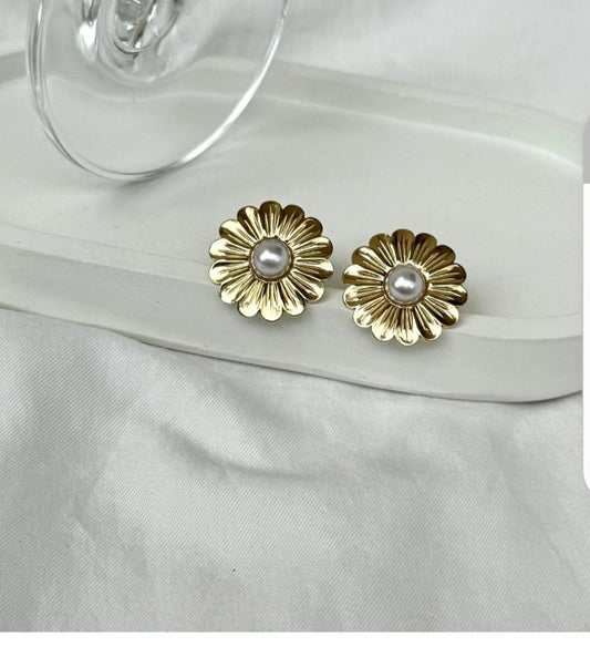 Golden Daisy Earrings