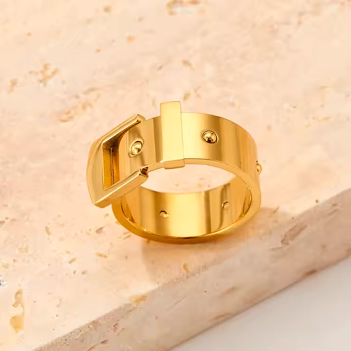 Buckle Elegance Ring