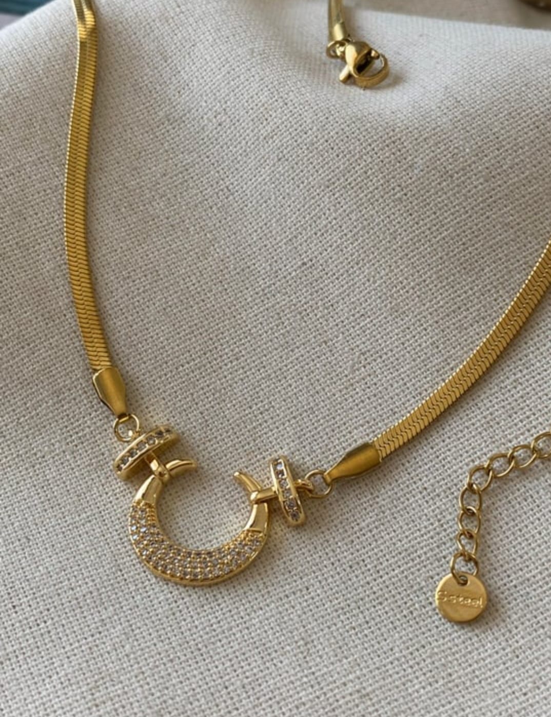 Radiance Horseshoe Pendant snake Necklace