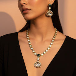 Zayra Regal Kundan Pendant Set