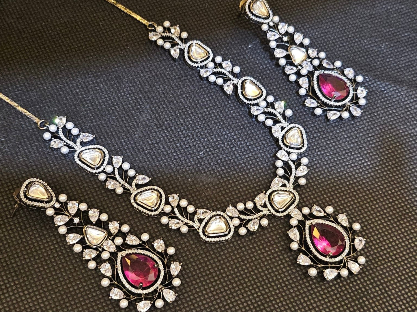 Regal Radiance Kundan set