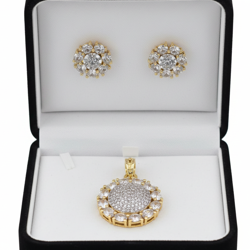 Pave setting diamond pendent set I With Chain