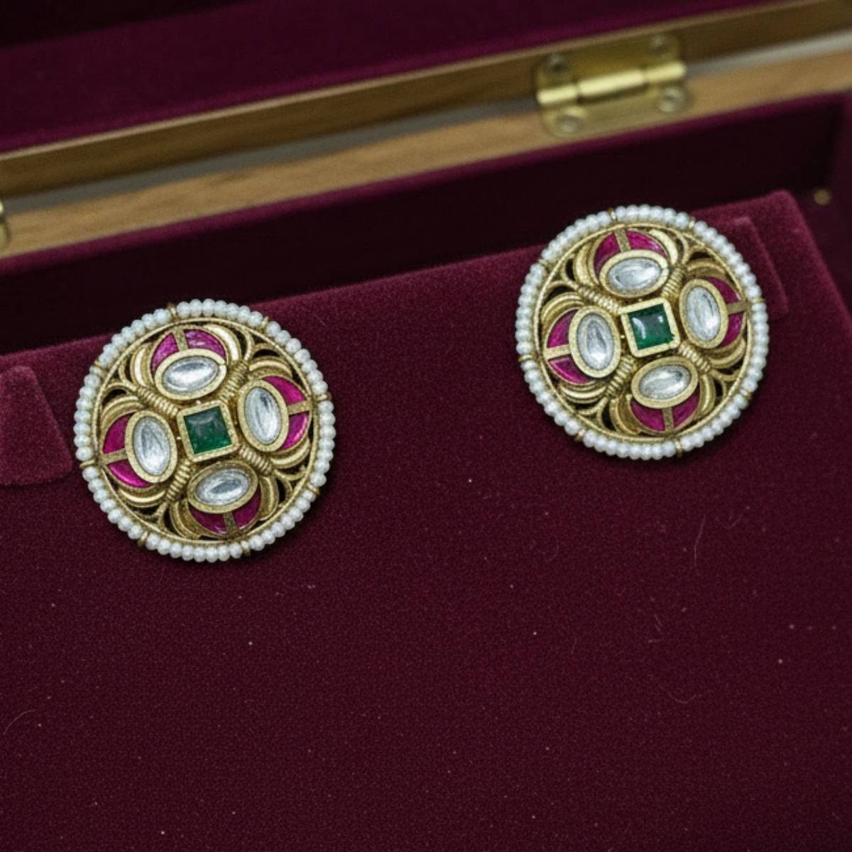 Zeenat Pearl Kundan Choker Set