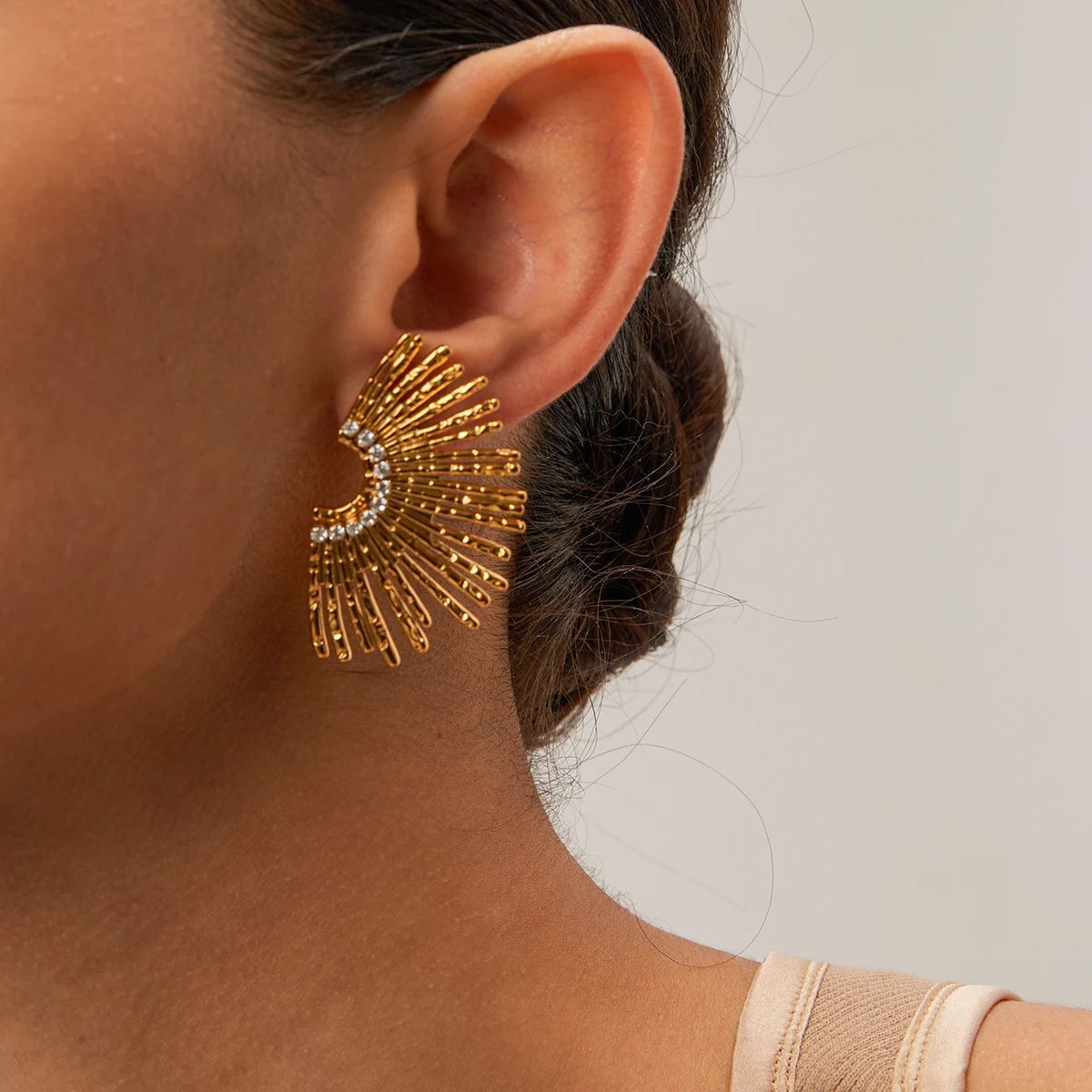 Sun Ray zirconia earrings:18K Gold Plated
