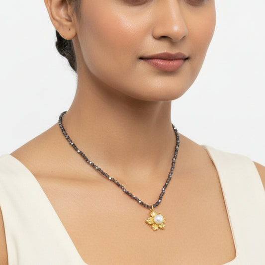 Pearl Gold-Plated flower pendent with beads chain