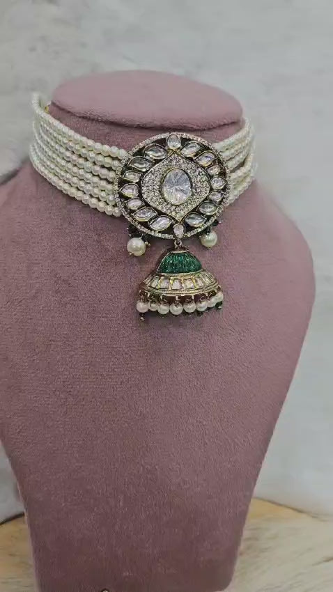 Regal Emerald Pearl Choker Set